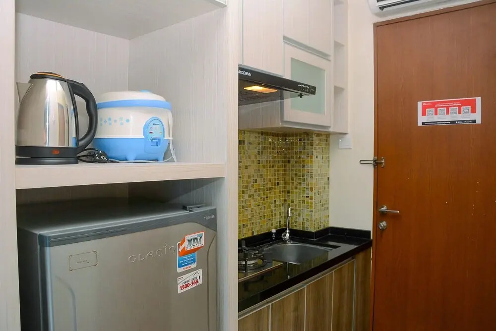 Comfy And Best Deal Studio Room Tifolia Apartment By Travelio