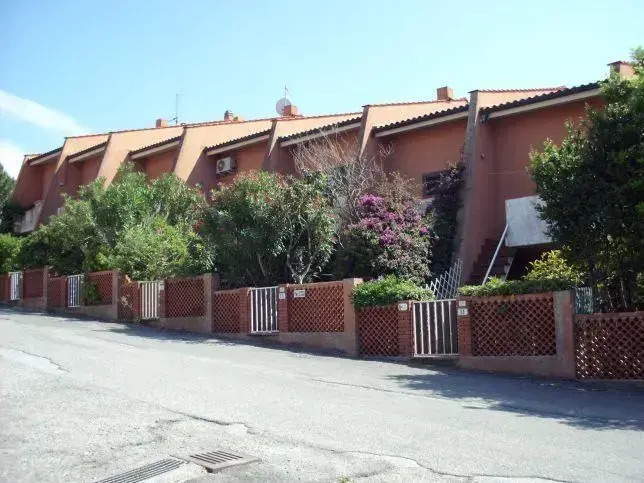 Villa rosa nel cuore di Porto Azzurro