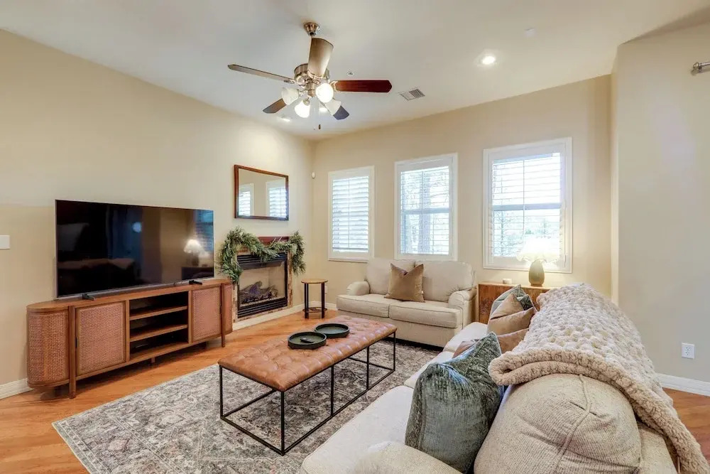 Tasteful Flagstaff Townhome w/ 2 Furnished Decks