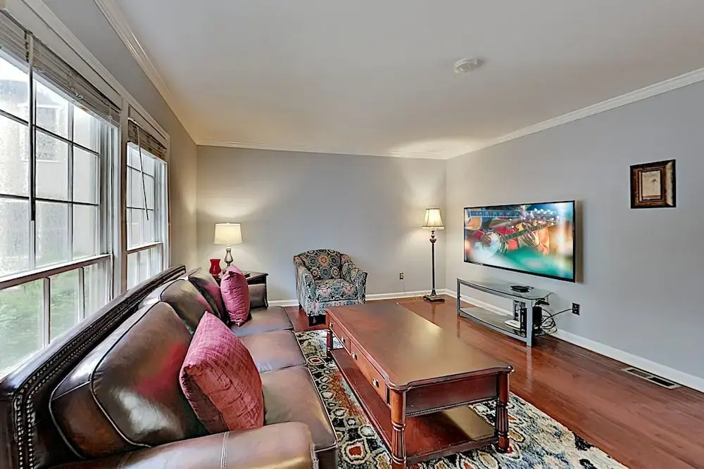 Stylish W/ Patio, Walk To Vanderbilt 2 Bedroom Condo