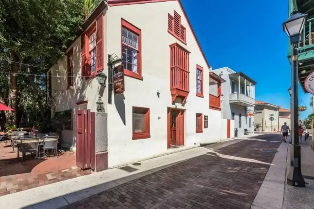 20 Hypolita Street