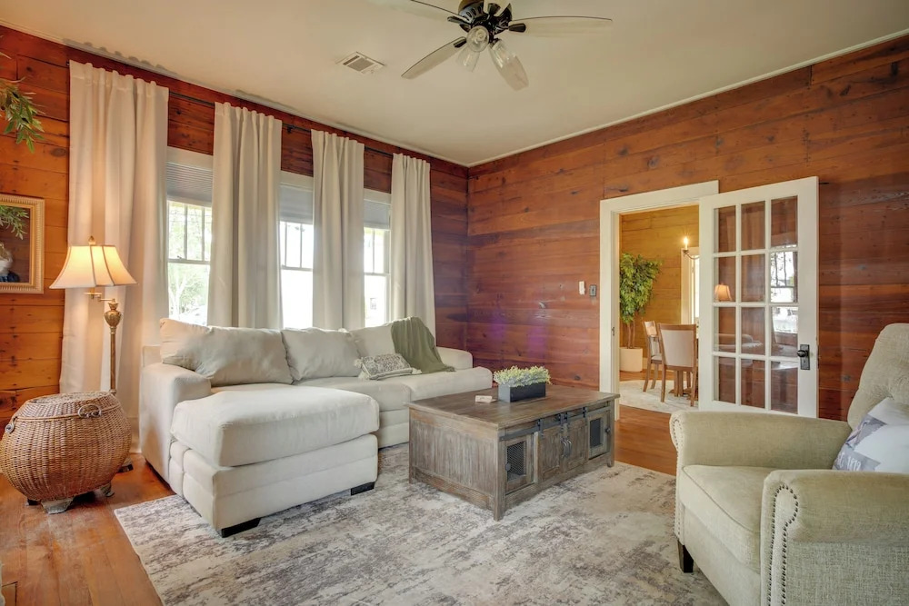 Pet-friendly Historic Home: Downtown Breaux Bridge