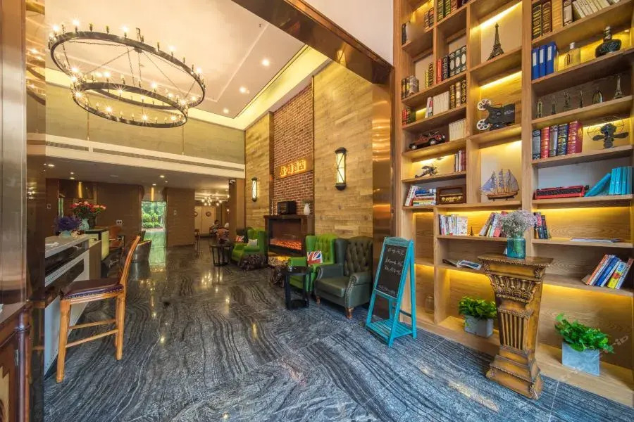 James Joyce Coffetel (Chengdu East Railway Station Lvdi 468)