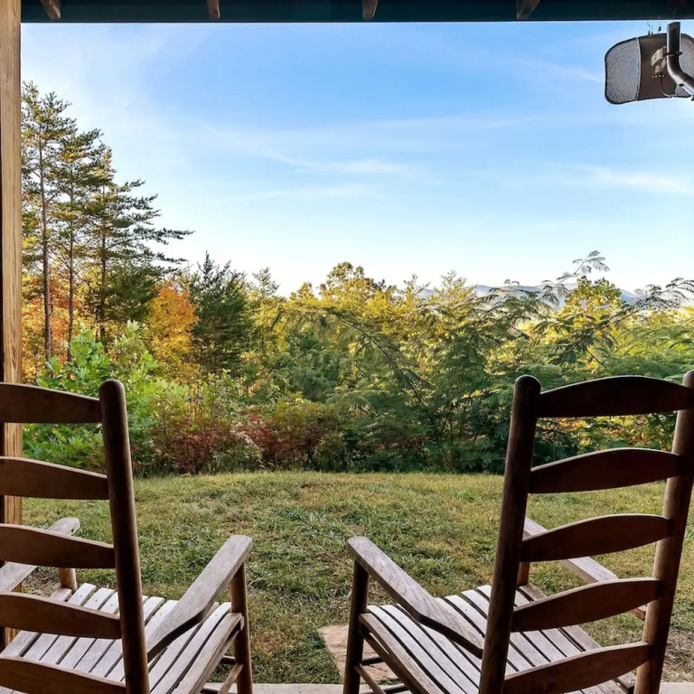 Views I Firepit I Pool Table I Hot Tub I Sleeps 4