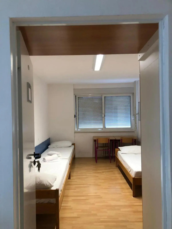 Split Summer Budget Rooms