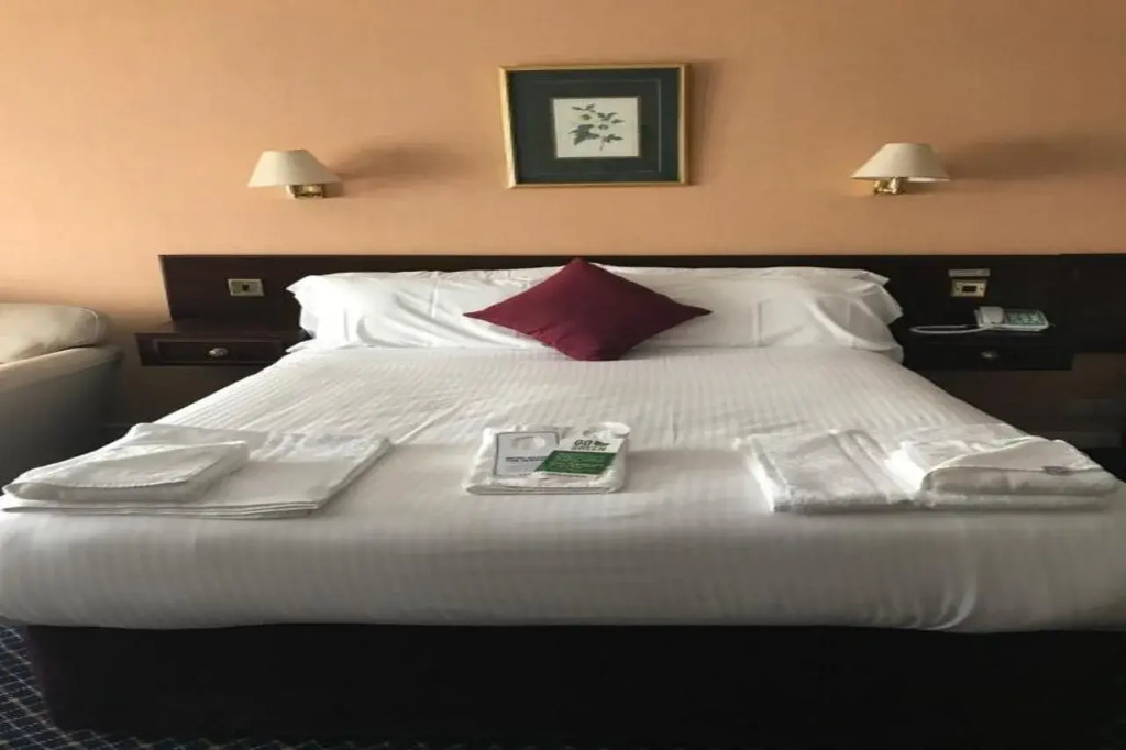Croit Anna Hotel
