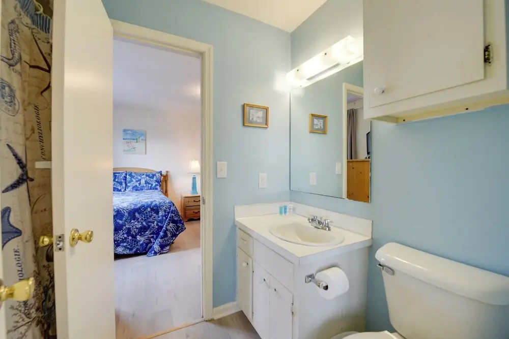 Ocean-view Condo: Walk to Windy Hill Beach!