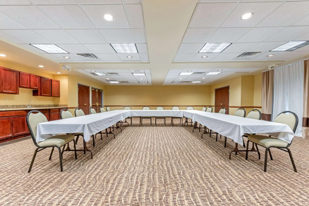 Comfort Suites Findlay I-75 near Sports Complex