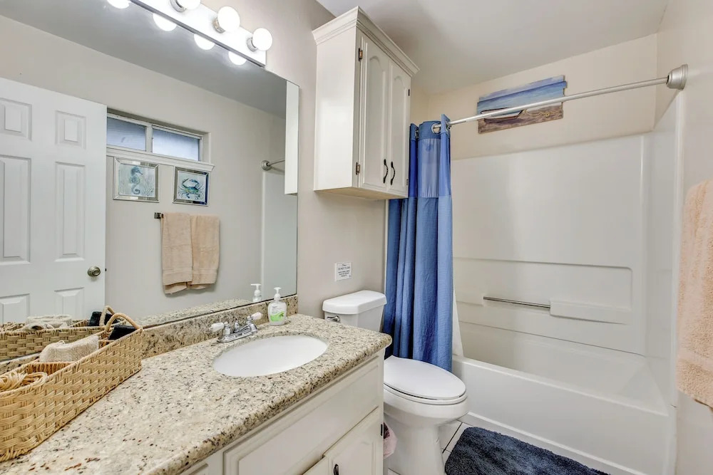 Pool Access & Work-ready Comforts! Edinburg Apt