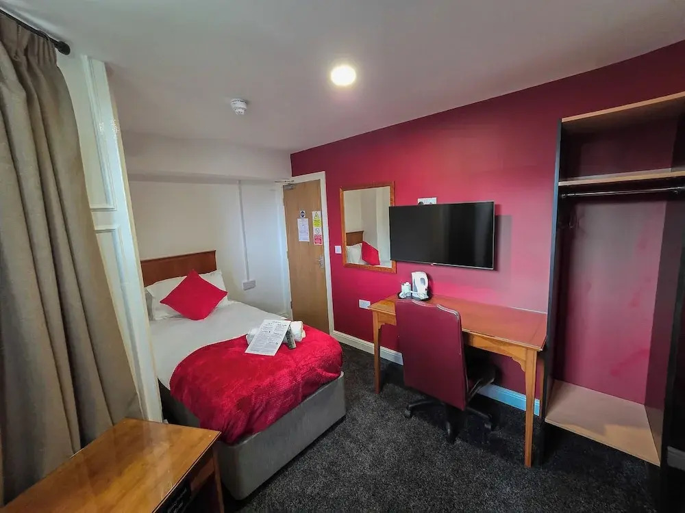 Hullywood Rooms