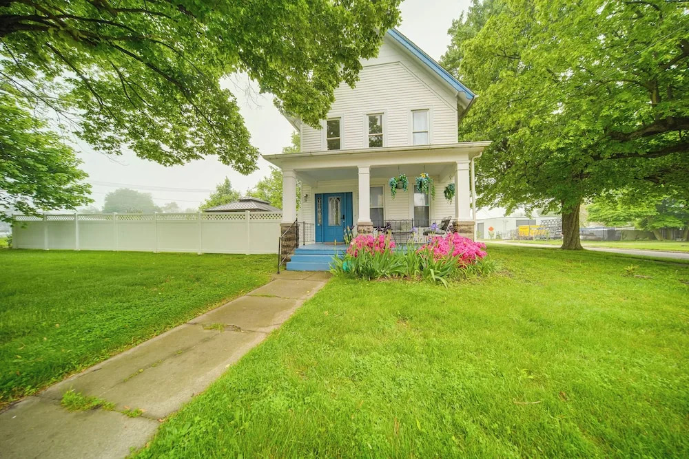 1 Block to Bridge Street: Lake Erie Vacation Home