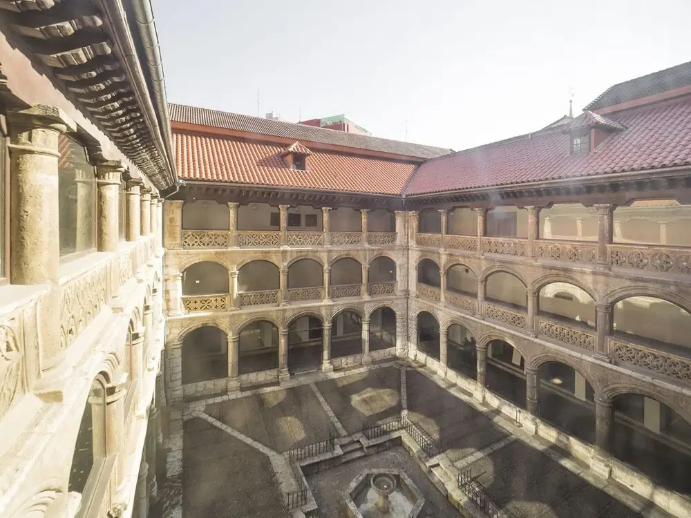 Claustro las Francesas Luxury Apartment in the Heart of Valladolid