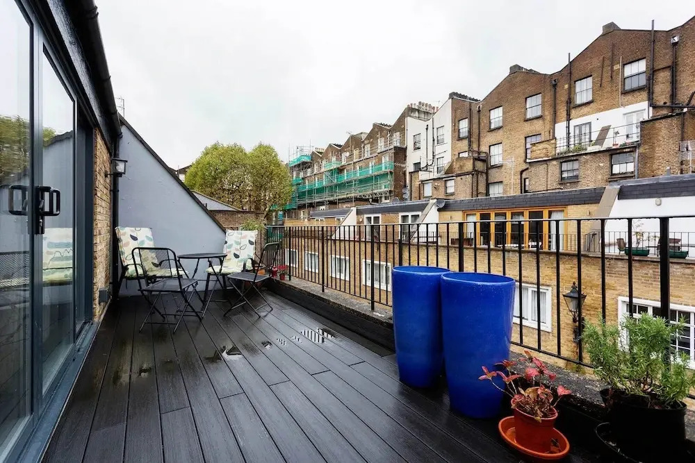 Queens Mews