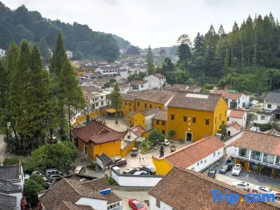 Jiuhuashan Huacheng Temple Binhua Homestay (Rohushen Hall Branch)