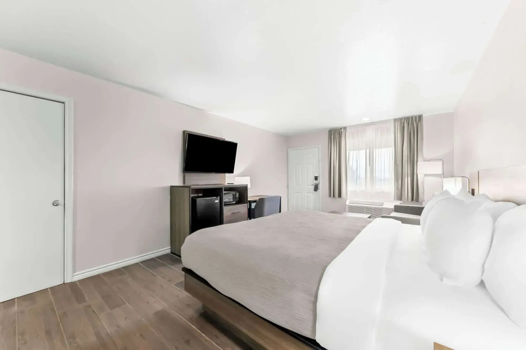 Quality Inn & Suites Port Lavaca near Lighthouse Beach