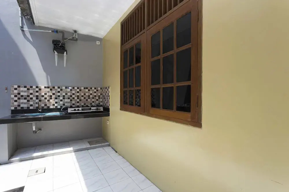 RedDoorz @ Kramat Pondok Pinang