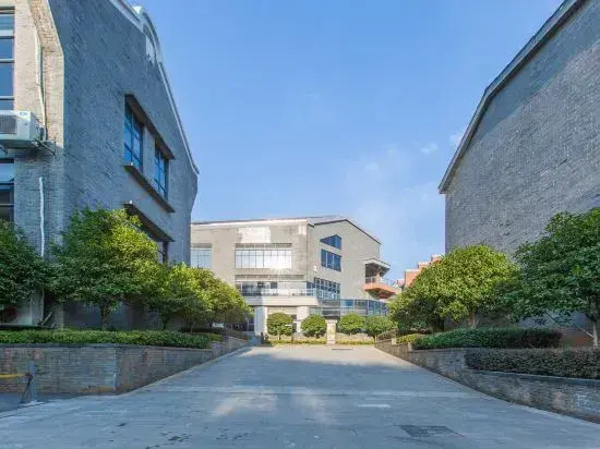 Floral Hotel · Xianning Hot Spring Valley