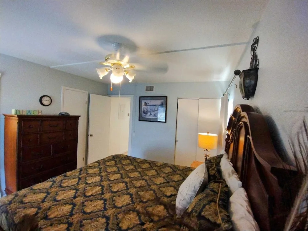 Landfall Towers 71 Minium 2 Bedroom Condo by RedAwning