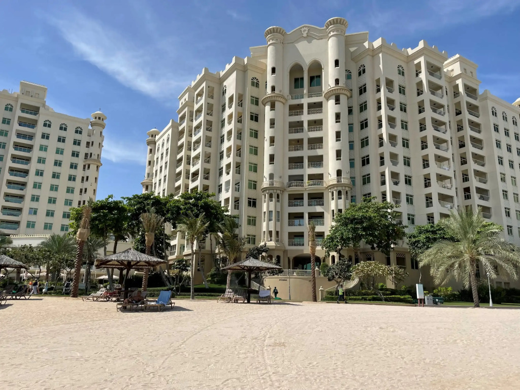 Al Dabas Beach Views 3BD Sleeps 6 Beachfront