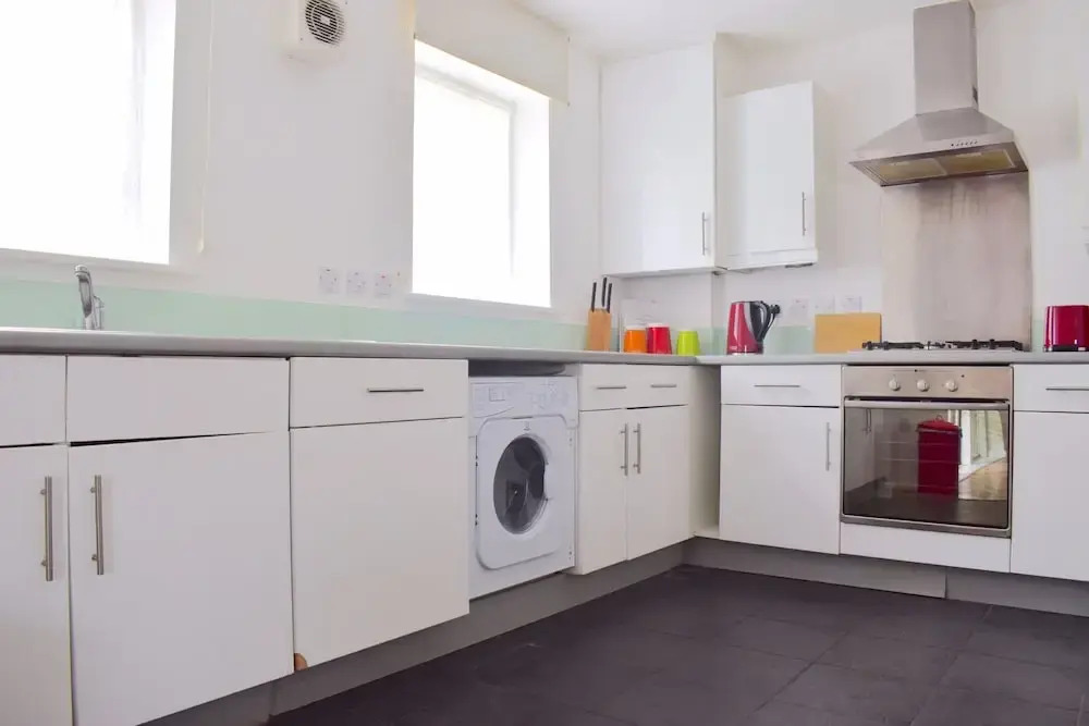 Spacious 2 Bedroom in Shepherds Bush With Patio