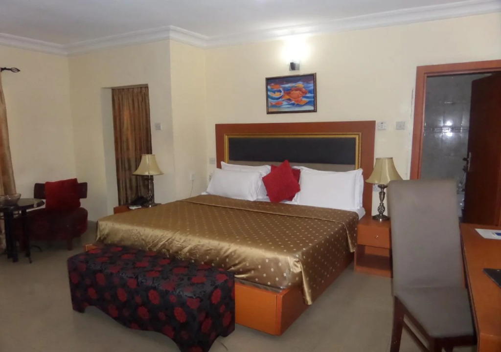 Adna Hotel
