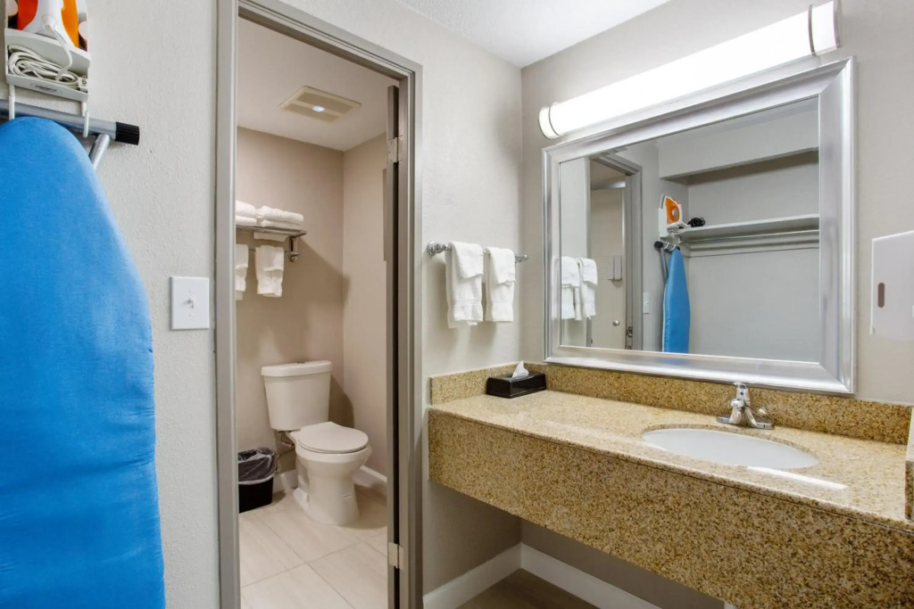Holiday Inn Express Hotel & Suites Fredericksburg by IHG