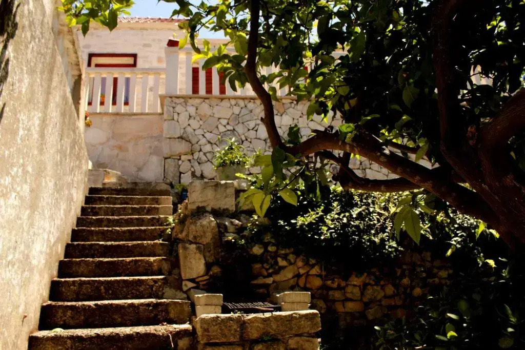 House Zrno Peaceful Stone House in Račišće, Korčula