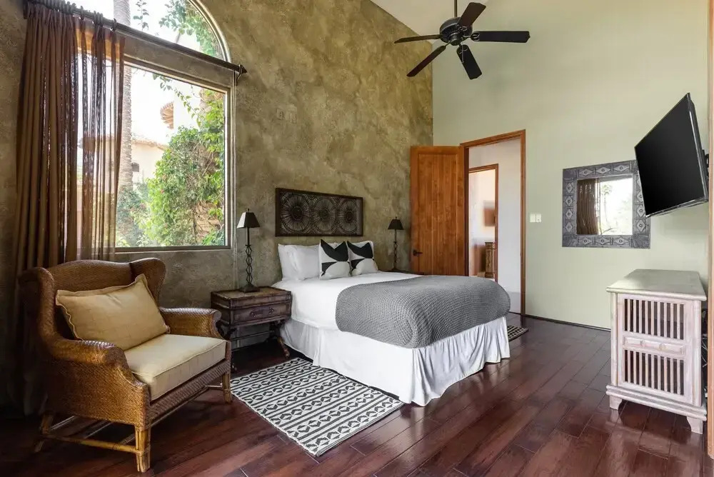 Mirabella by Avantstay 10 Acre Estate w/ Prvt Lake, Golf Course & Pool