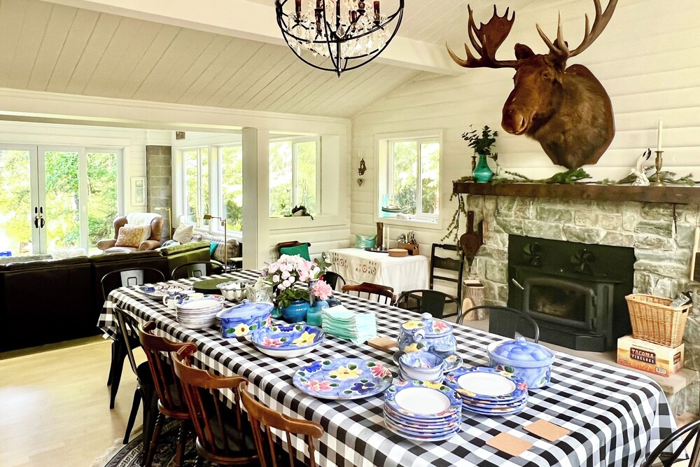 Bayfront PNW Lodge: Dock, Pickleball & Guest House