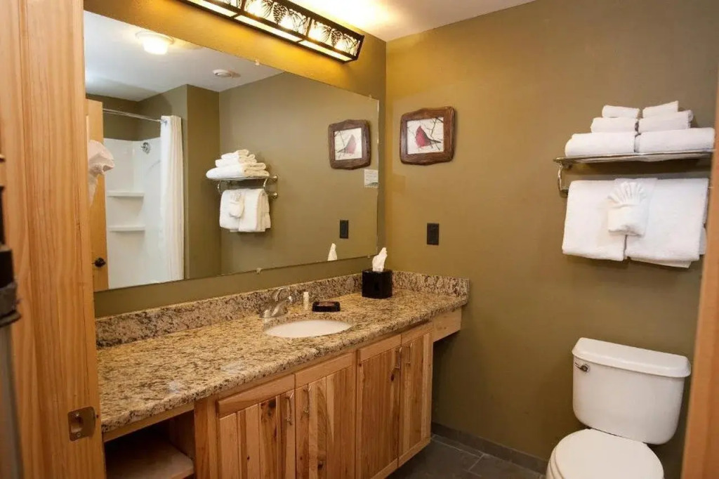 Hope Lake Lodge & Indoor Waterpark