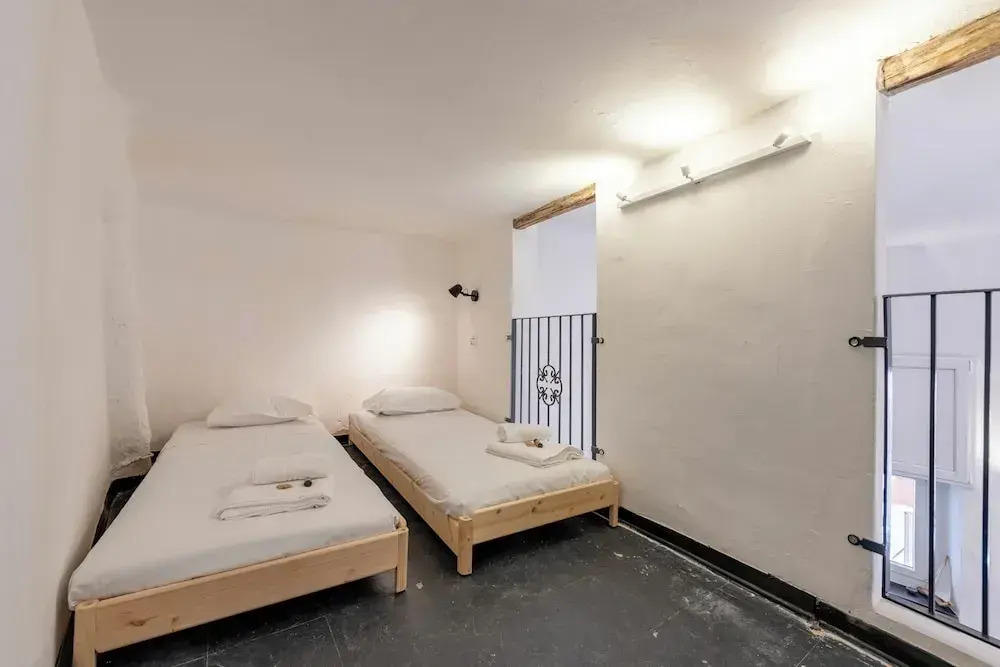 Excellent 2-bed flat in Genoa's Old Town