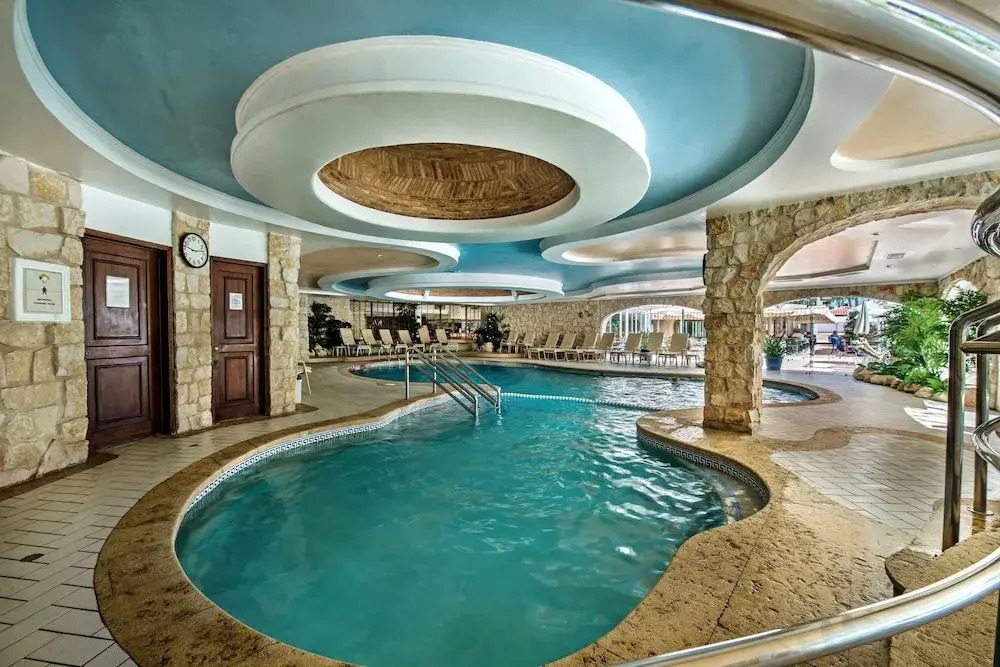Four Seasons Country Club
