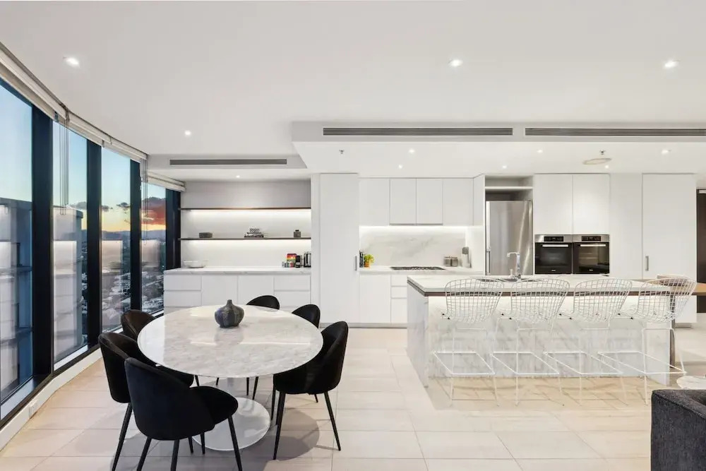Fortitude Valley 3-bed, Top Floor + Bridge View