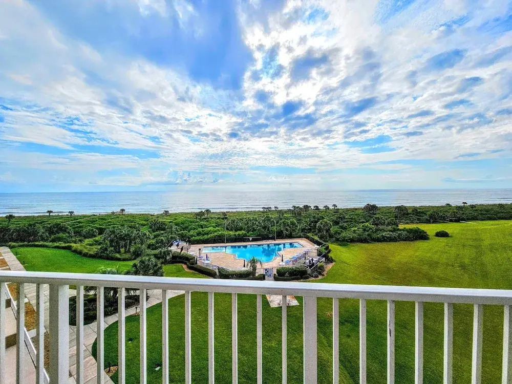 Breathtaking 5th Floor Ocean Views. Corner Unit Wraparound Balcony! 3 Pools