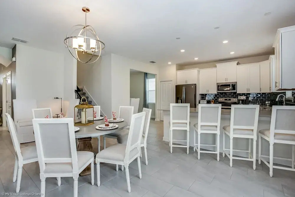 Contemporary Home w/ Private Pool& Spa!
