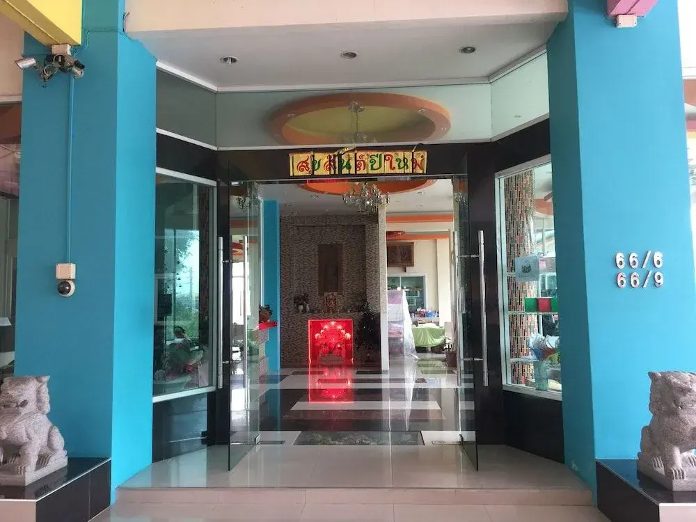 Ploypailin Place