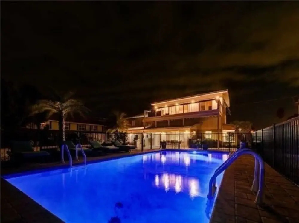 Sea Spray Beach House, 5 Bedrooms, Private Pool, Sleeps 17