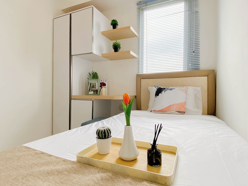 Cozy With Blue Accent 2Br At Podomoro Golf View Apartment