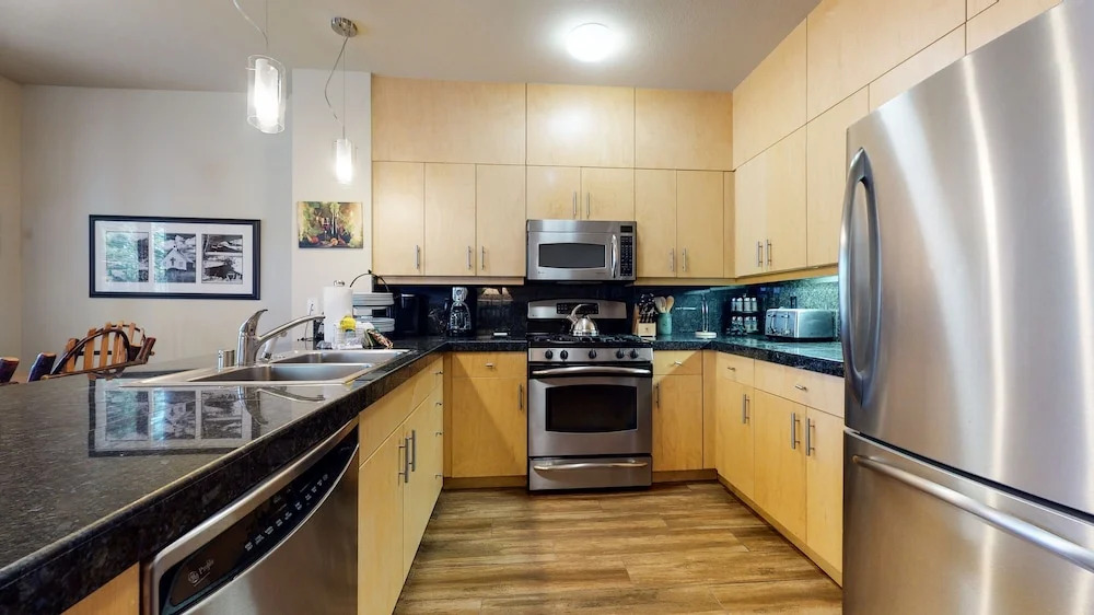 Solstice 11 Amazing Location on Golf Course, Heated Garage, Private Washer Dryer by RedAwning