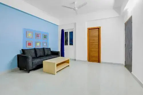 OYO 33417 Compact Stay Near JNTU