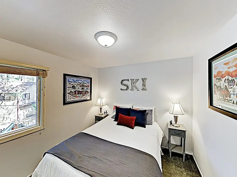 Walk To Slopes! Mountain W/ Private Hot Tub 3 Bedroom Home