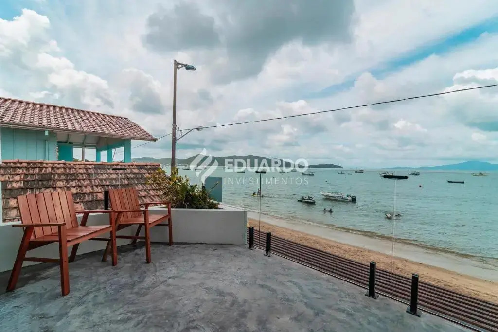 Beira mar confortavel sobrado com 04 dormitorios para até 10 pessoas