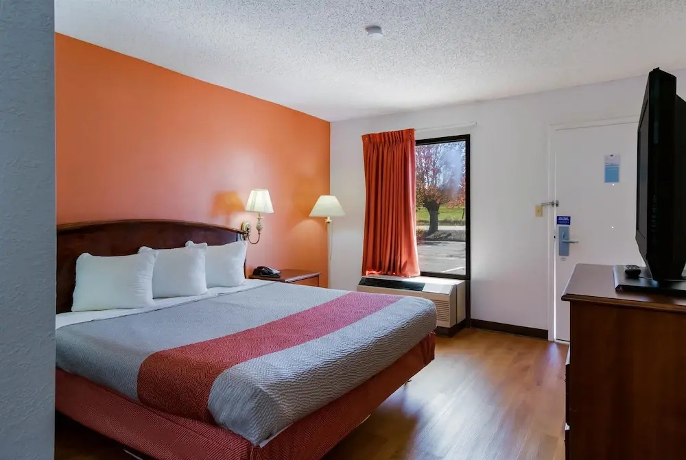 Motel 6 Holyoke MA
