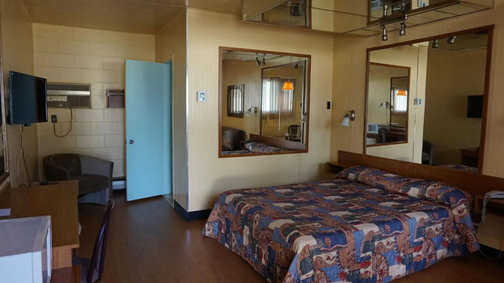 Motel R-100