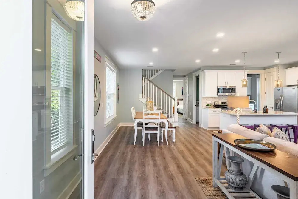 Gulf Coast Gem by Avantstay 3 Blocks to Beach & Town Plaza Community Pool