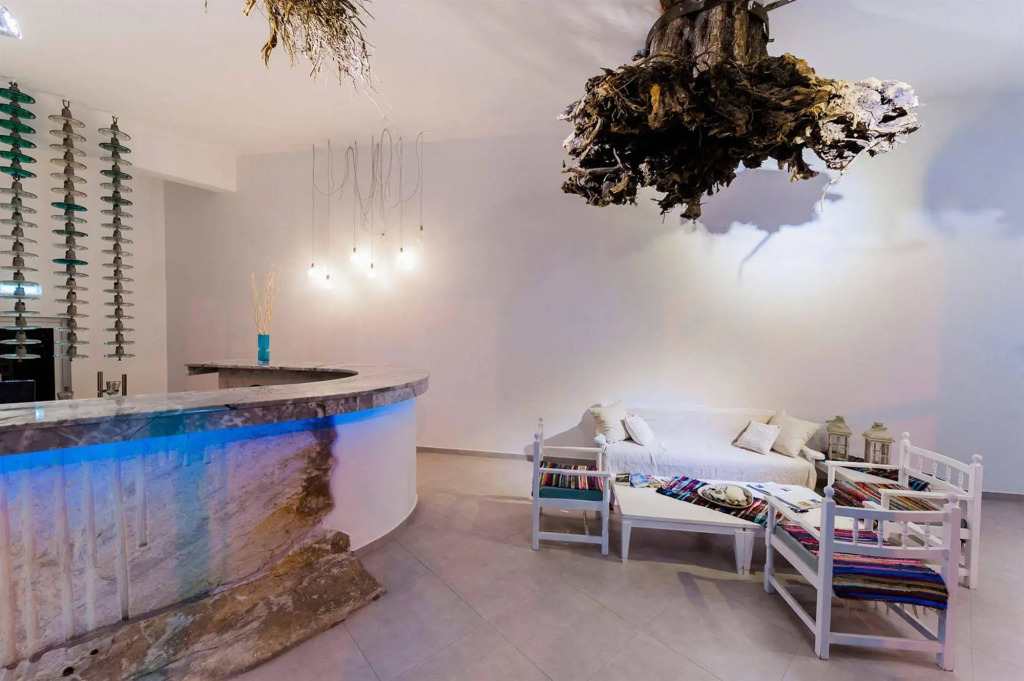 Kouros Home Hotel