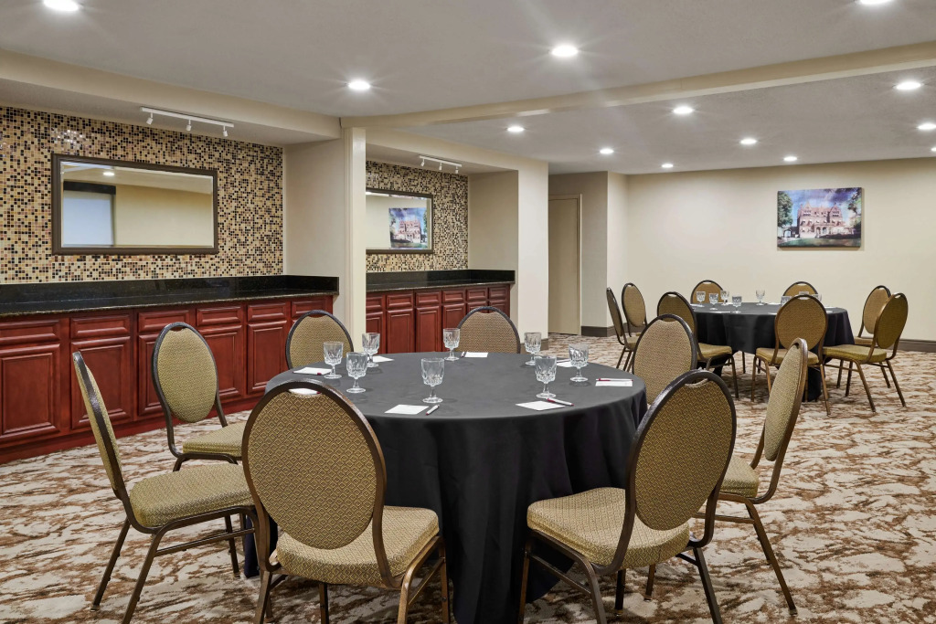 Best Western Plus Milwaukee Airport Hotel & Conference Center