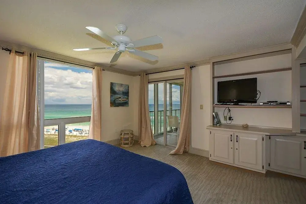 Shoreline 2072 Condo by RedAwning