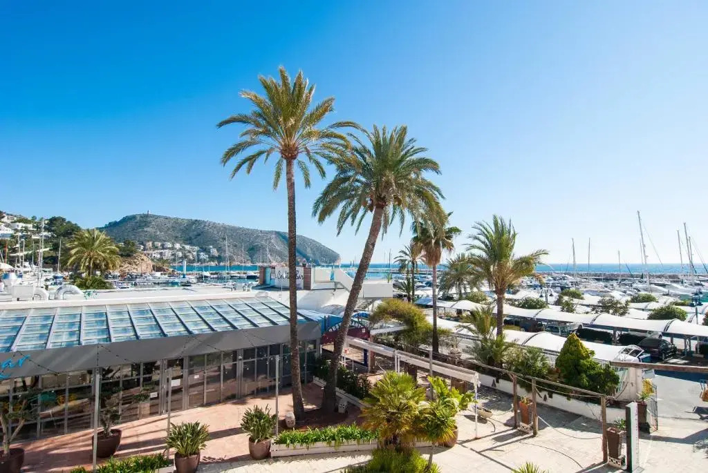 A002 - Apartamento con vistas al mar y al Club Náutico de Moraira