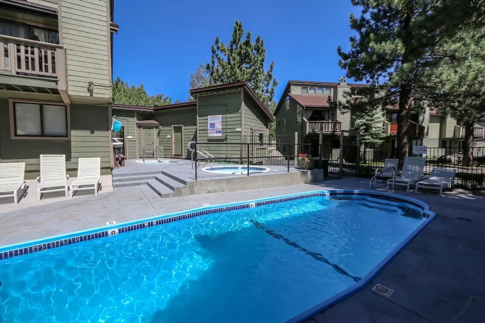 Mammoth Sierra Townhomes #38 3 Bedroom Condo